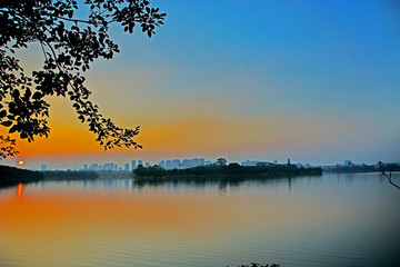 松山湖黃昏風(fēng)景