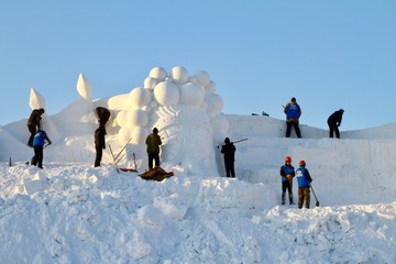 制作雪雕