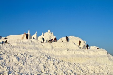 制作雪雕