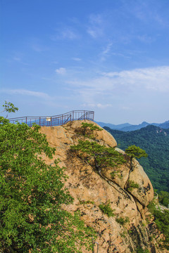 千山天上天山峰與連綿群山