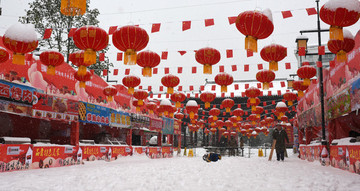 河街雪景