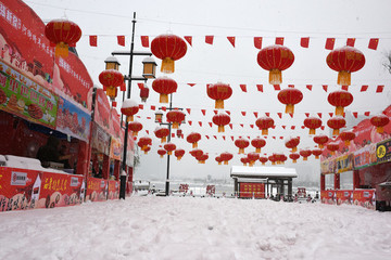 河街雪景