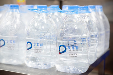 桶裝礦泉水