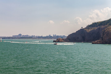 煙臺(tái)蓬萊礁石海岸小船風(fēng)光43