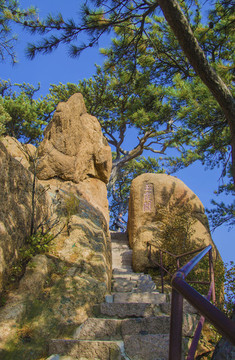 千山小黃山玉霞關(guān)關(guān)口與奇石山峰