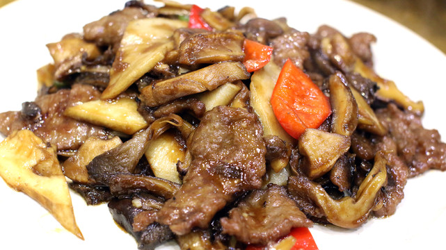 鮮山菌炒牛肉