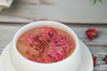 金邊玫瑰花茶