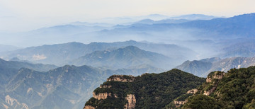 云霧白石山