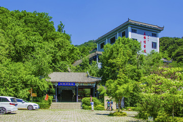 千山五佛頂索道站正門建筑大樓