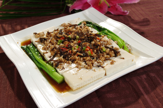 欖菜肉碎蒸山水豆腐