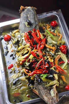 酸菜烤鯰魚