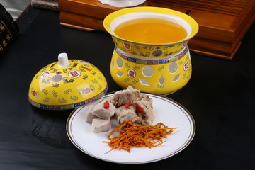 蟲草花燉老雞湯