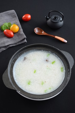 生滾芥菜咸骨粥