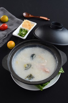 生滾皮蛋瘦肉粥