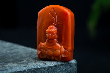 南紅掛墜