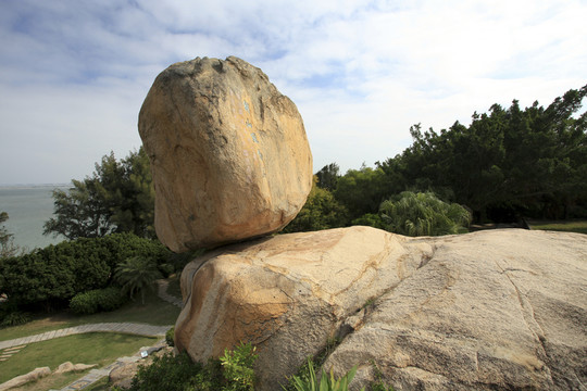 東山島風(fēng)動(dòng)石景區(qū)