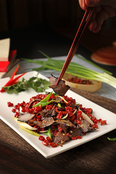湘西辣牛肉