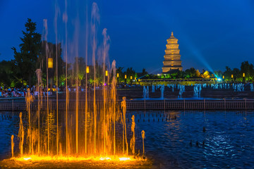 陜西西安大雁塔廣場噴泉夜景