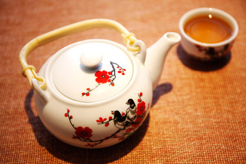 精美瓷壺