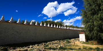西藏寺廟外墻