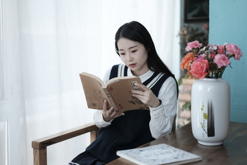 讀書(shū)的女生