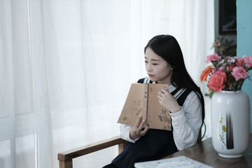 讀書的女生