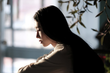 沉思的女孩