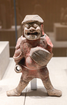北魏彩繪胡人持盾武士俑