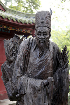木雕人像