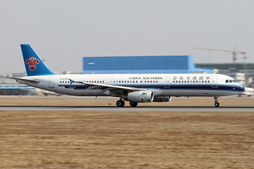 中國(guó)南方航空飛機(jī)滑跑
