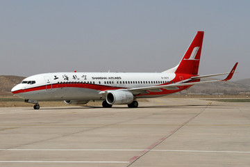 上海航空飛機(jī)在錦州機(jī)場