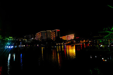 湖畔夜色美景