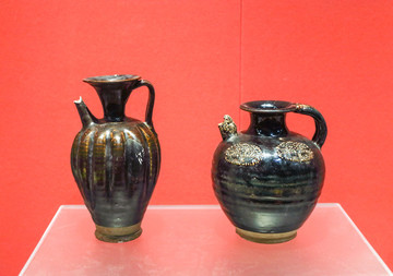 黑釉瓜棱執(zhí)壺黑釉鳳首壺