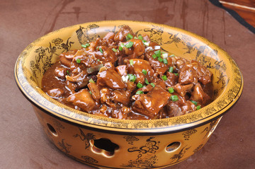 土缸農(nóng)家燉野兔