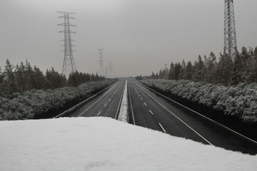 高速風雪天