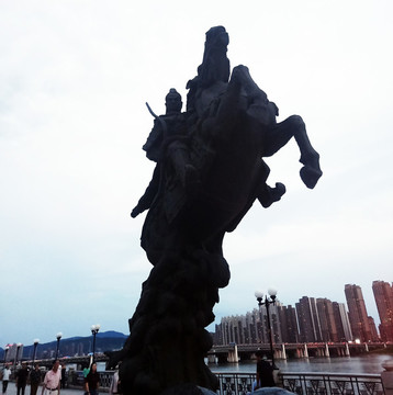 戰(zhàn)馬雕塑