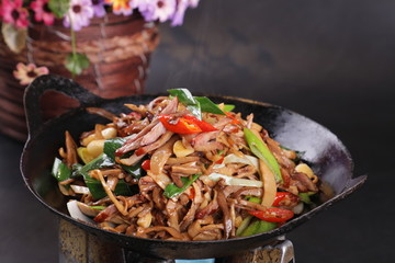 干鍋煙筍炒臘肉