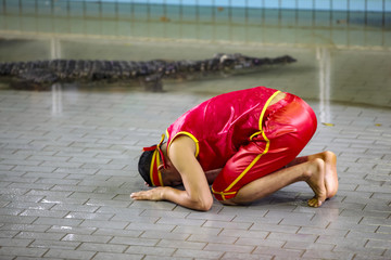 泰國(guó)芭提雅鱷魚驚險(xiǎn)表演
