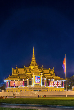 柬埔寨金邊大皇宮夜景