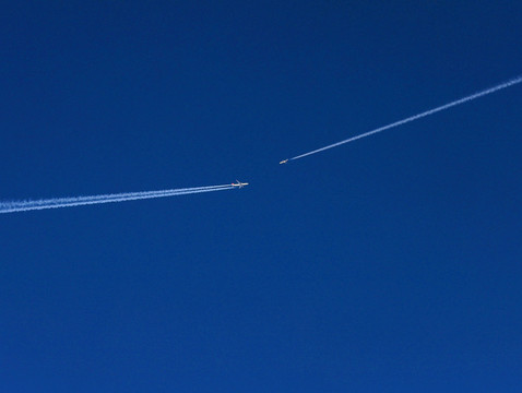 同時(shí)兩架飛機(jī)