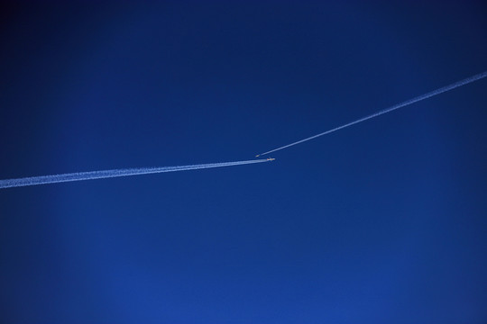 同時(shí)兩架飛機(jī)