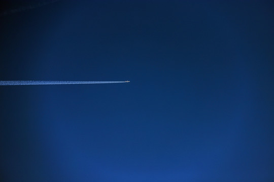 飛機(jī)尾跡云
