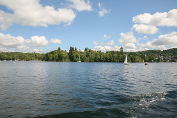 英國湖區(qū)自然公園水面帆船風(fēng)光1