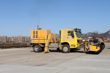 機(jī)場除雪車