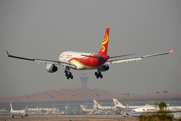 海南航空空客330飛機(jī)降落