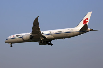 國航波音787飛機降落