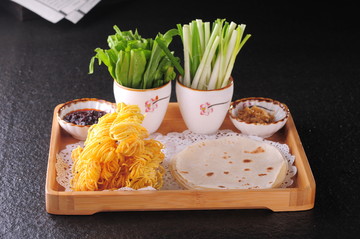 烙饃卷馓子