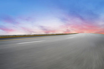 公路道路和天空云彩景觀