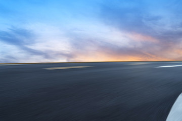 公路道路和天空云彩景觀