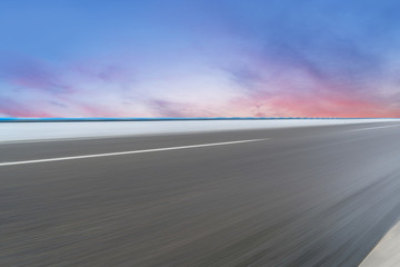 道路路面和天空云彩景觀